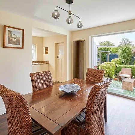 Host & - The Moorings Hotel