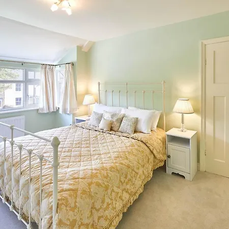 Hotel Host & - The Moorings 4*