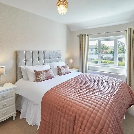 Host & - The Moorings Runswick