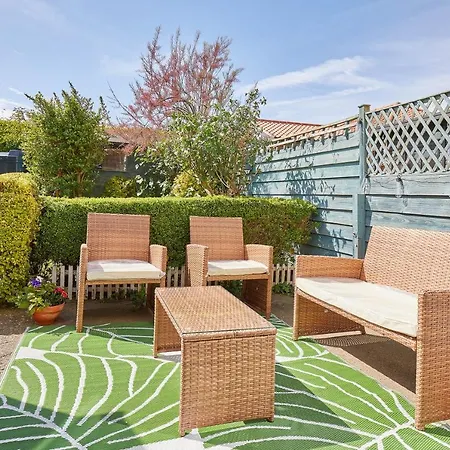 Host & - The Moorings Runswick